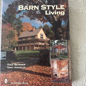 Barn Style Living. EUC.